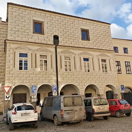 Na Trojmezí, Florián Apartamento