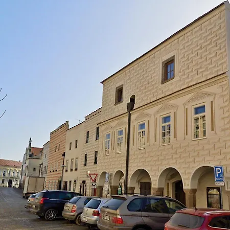 Na Trojmezí, Florián Apartamento