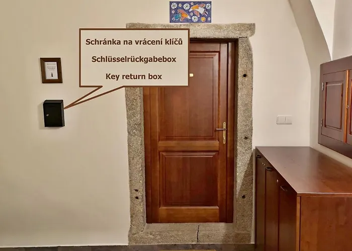 Na Trojmezi, Florian דירה *